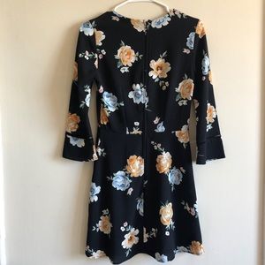 Dress with flower patterns and bell sleeves h&m